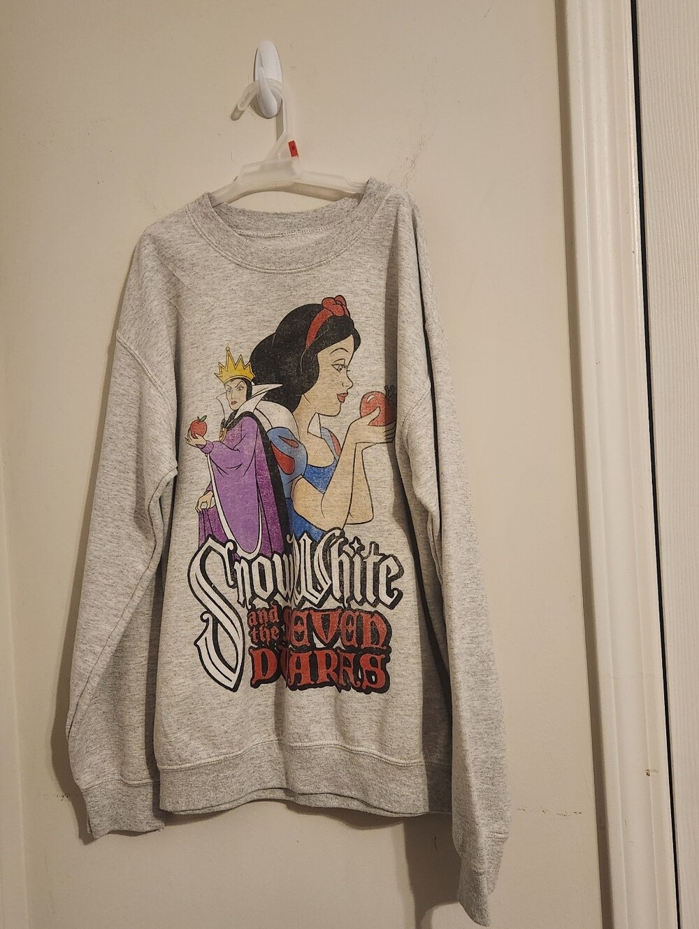 Vintage Disney Snow White Gray Crew Neck Sweater Small